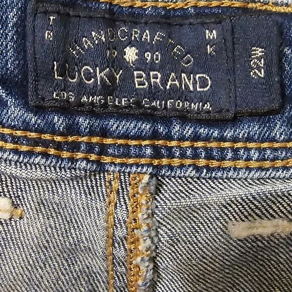 Lucky Brand Women's Denim Shorts Blue Embroidered Accent Details‎ Casual - Picture 12 of 12